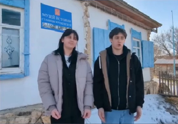 Пробитая каска, плетень, грампластинки… Ожившая история